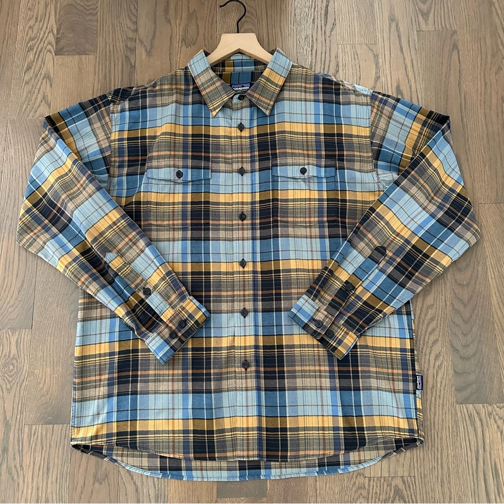 Patagonia Men's Flannel Organic Cotton Shirt Blue, Navy, and Yellow Size Large - Picture 2 of 8